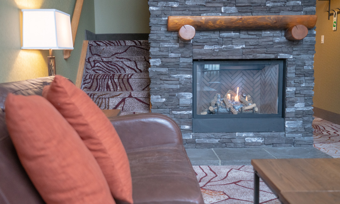 Mountain Loft King Suite - Fireplace